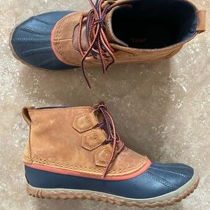 Sorel out n about duck boots, women size 6 1/2